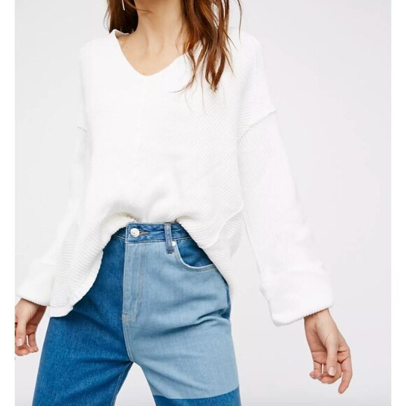 Free People La Brea V-Neck Sweater in White Size Large Ribbed Oversized - Picture 1 of 9